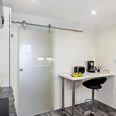 Serene Holiday In With Balcony Vakantiehuis
